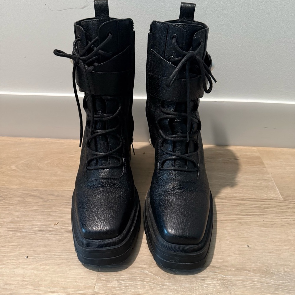 Black Women's Lace-Up Ankle Boots - Picture 6 of 7